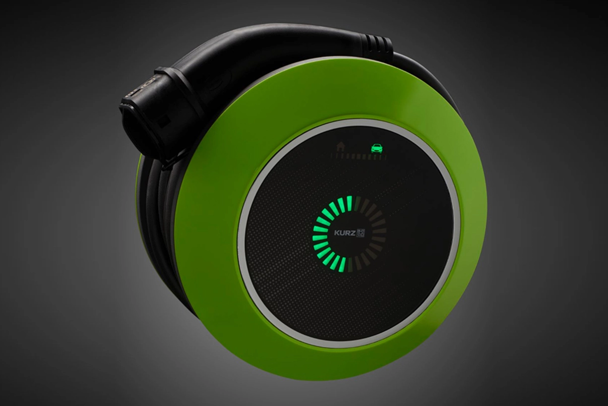 Wir schreiben Elektromobilität neu: smarte & attraktive Designs für E-Ladesäulen Grünes Automobildesign für E-Ladesäule