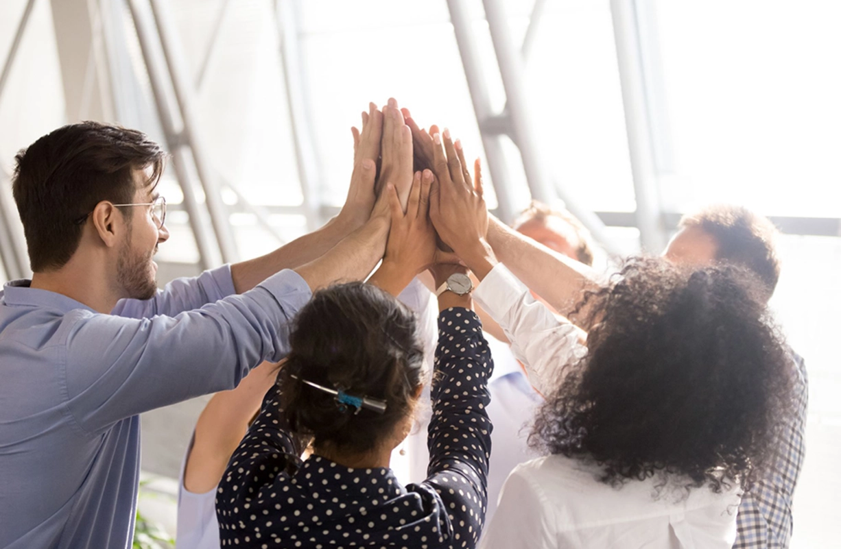 Soziale Nachhaltigkeit bei LEONHARD KURZ Code of Business Conduct: Teamwork bei LEONHARD KURZ