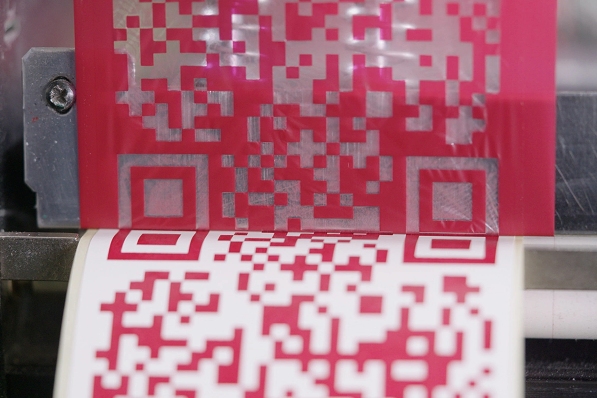 Corporate Design: Ihre Marke, Ihr Produkt, Ihre personalisierte Sicherheitskennzeichnung Farbiger Thermotransferdruck für Kennzeichnung von Pharmaprodukten