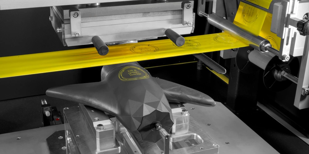 Maßgeschneiderte Prägemaschinen- & Anwendungslösungen