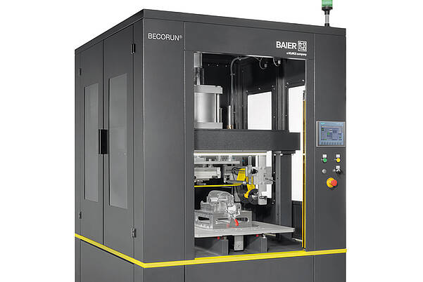 Heißprägemaschine für Oberflächenveredelung von der KURZ-Gruppe