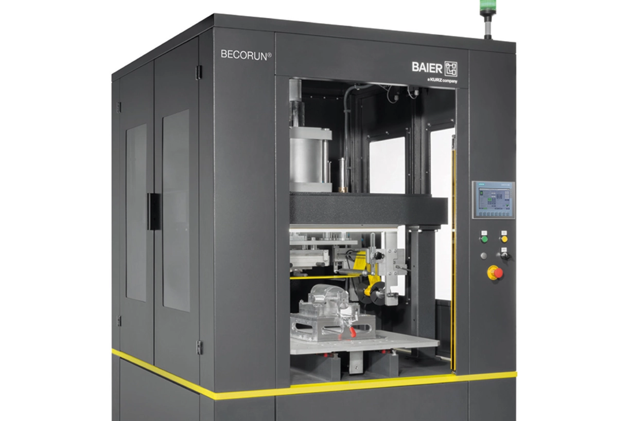 Prägemaschinen: Erstklassige Heißprägungen für einzigartige Verpackungsdesigns Heißprägemaschine für Oberflächenveredelung von der KURZ-Gruppe