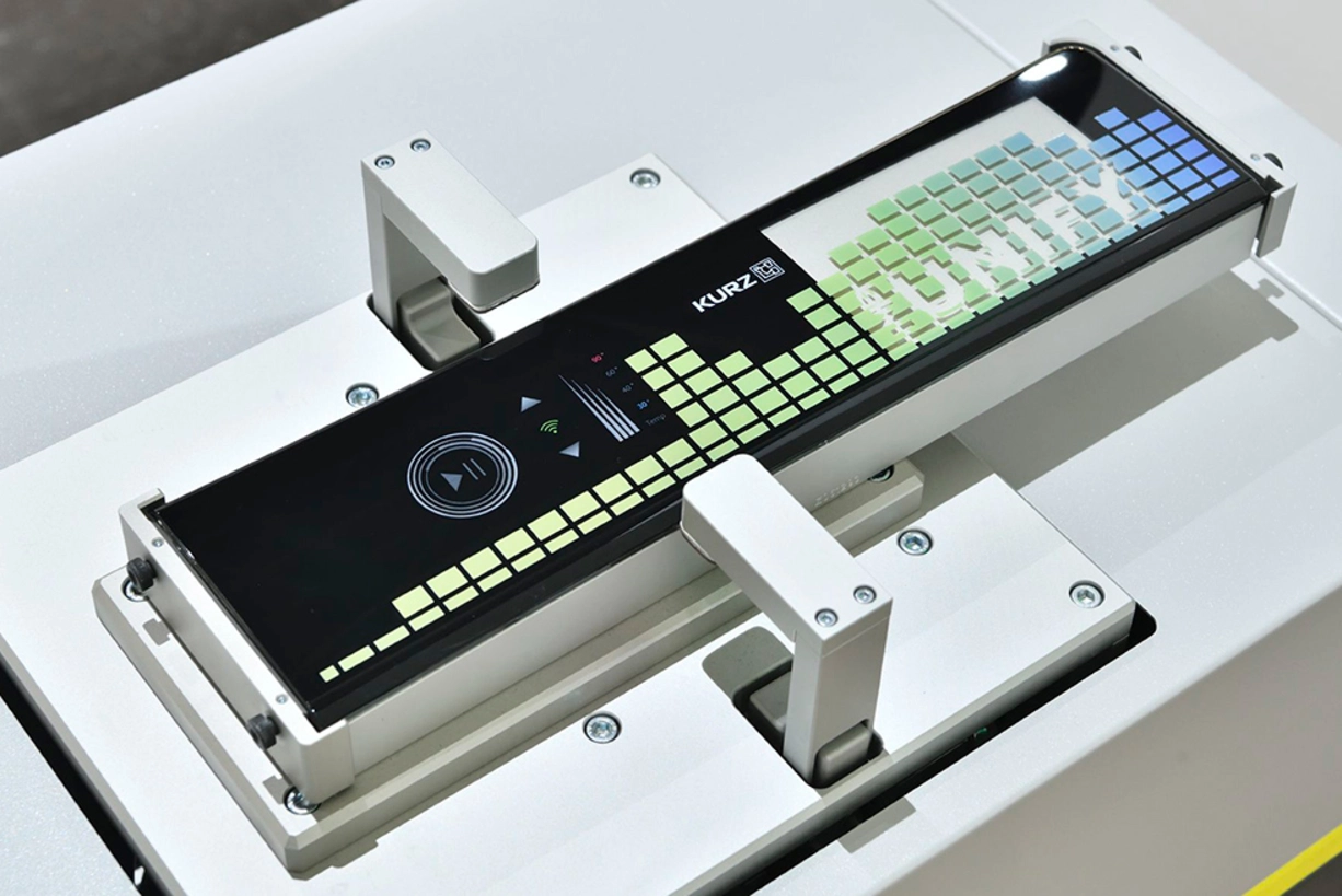 Nachhaltige Technologien für einen optimierten ökologischen Fußabdruck Spritzguss-Panel im umweltschonenden Veredelungsprozess