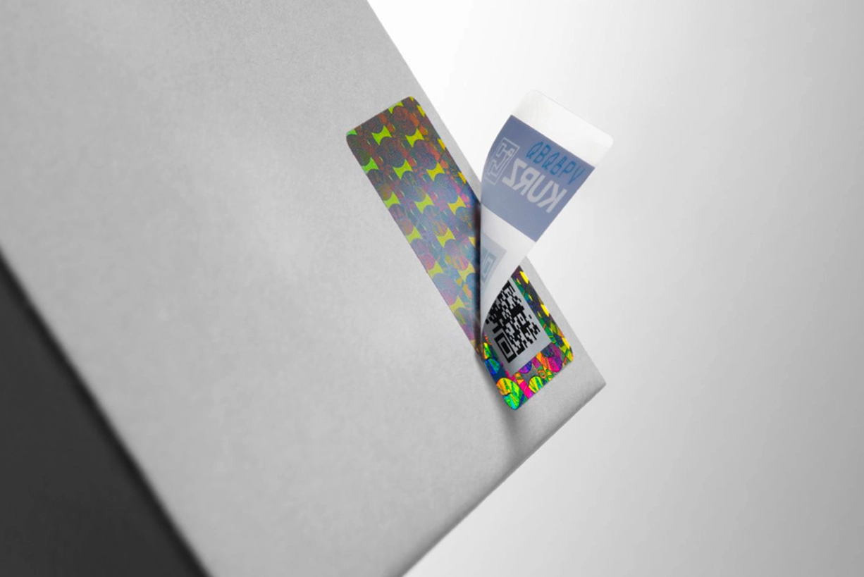 VOID- & RFID-Etiketten: Effizienz & Sicherheit vereint VOID-Etikett zum verbesserten Produktschutz von LEONHARD KURZ